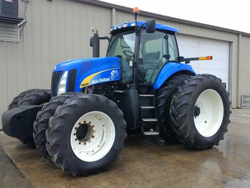 Трактор New Holland T8050