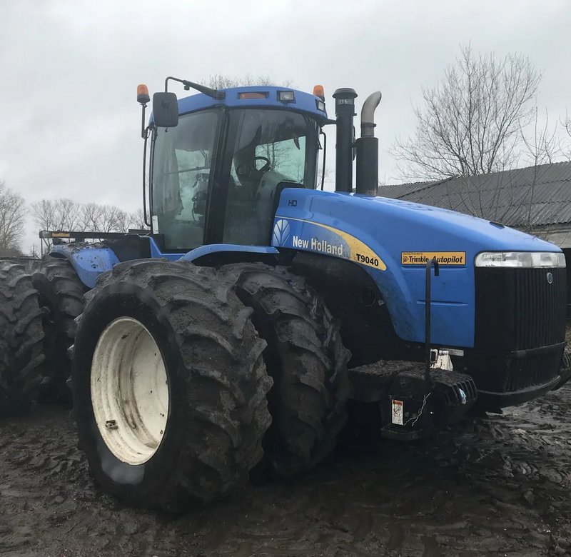 Трактор New Holland T9040