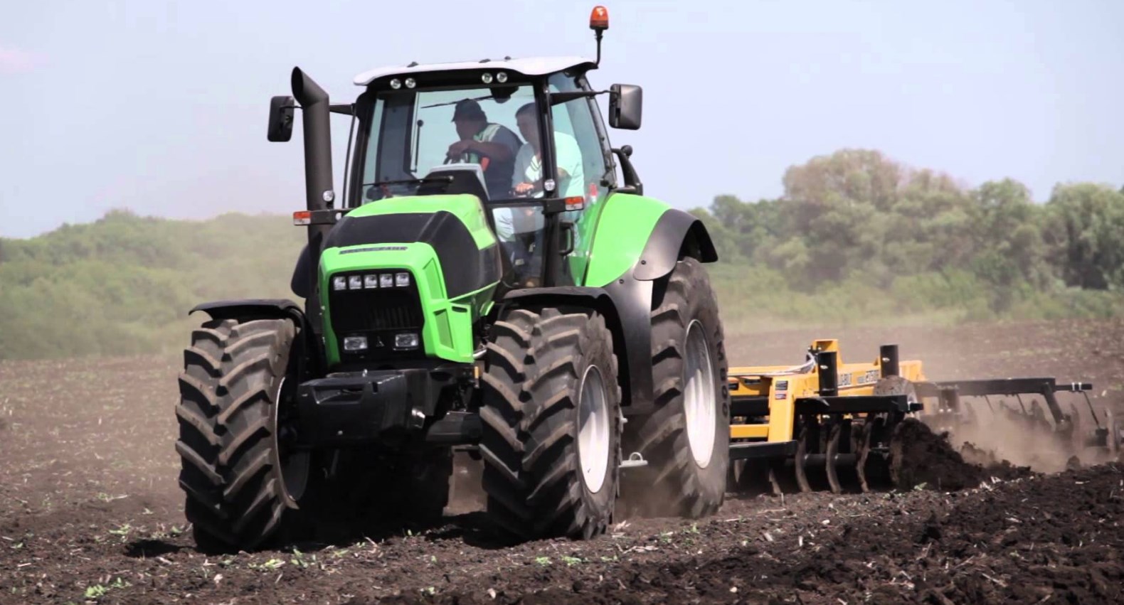 Ремонт двигуна трактора Deutz-Fahr