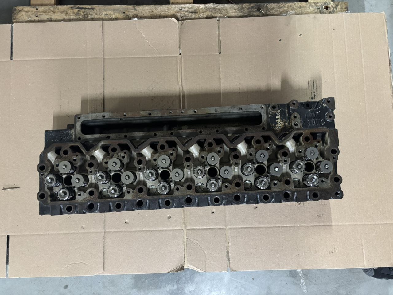 головка блоку циліндрів 84227005
